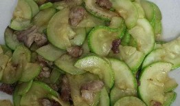 在云南小瓜怎么吃才好吃,云南小瓜的多样美味吃法探索