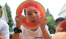 国外吃瓜小朋友,国外小朋友的趣味生活